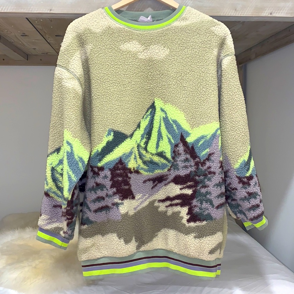 BNWOT “Out From Under” warm fleece sweatshirt ♥️s